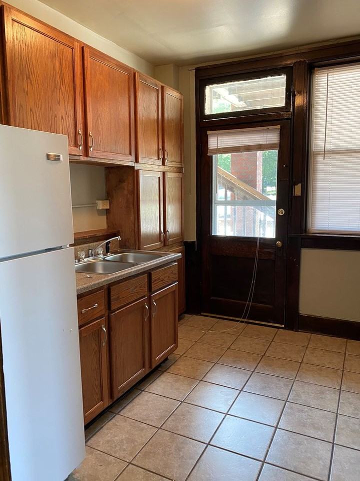 501 N Randolph St - Photo 6 of 16