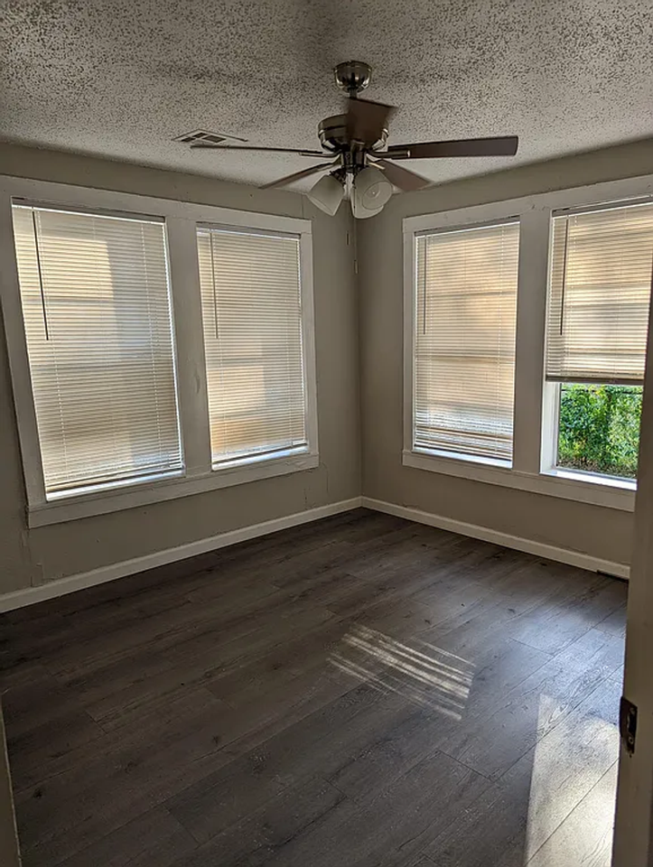 1259 Oregon Ave - Photo 5 of 11