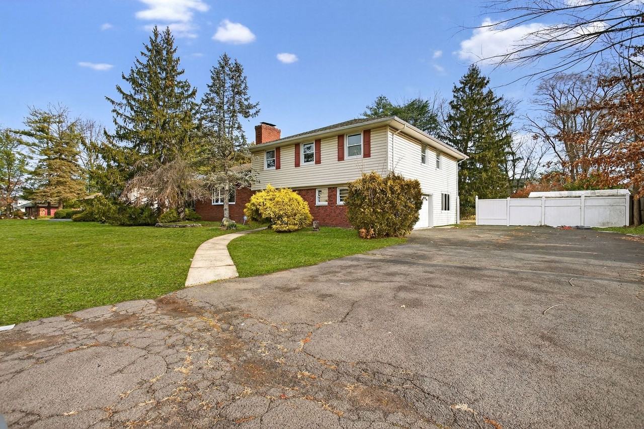 352 Rahway Rd - Photo 2 of 30