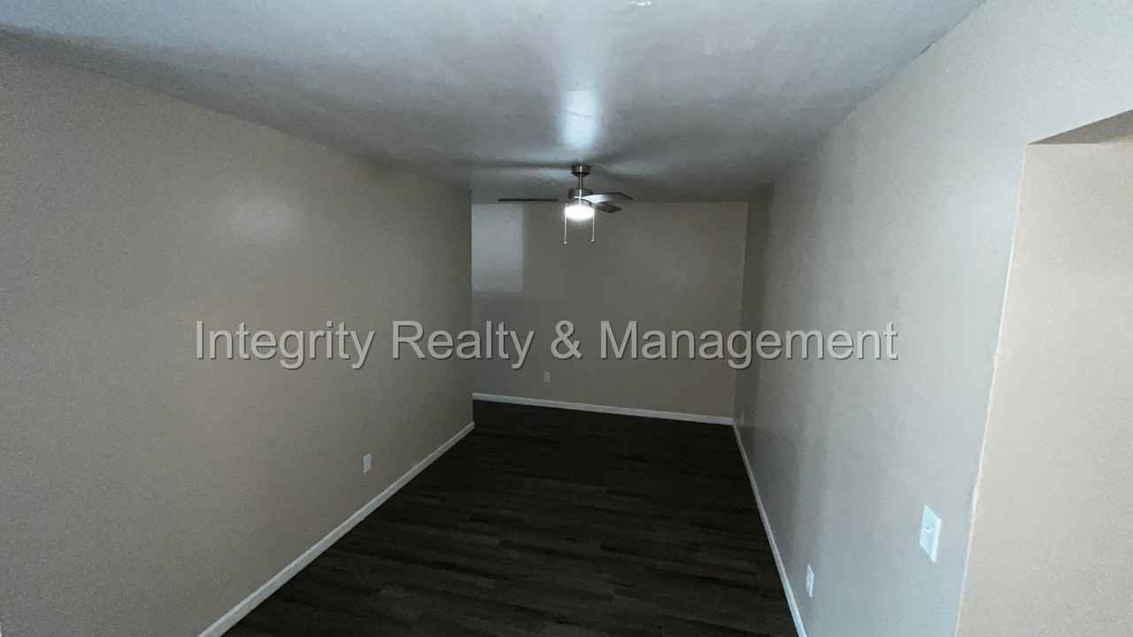 4077 Laurelwood Dr - Photo 4 of 20