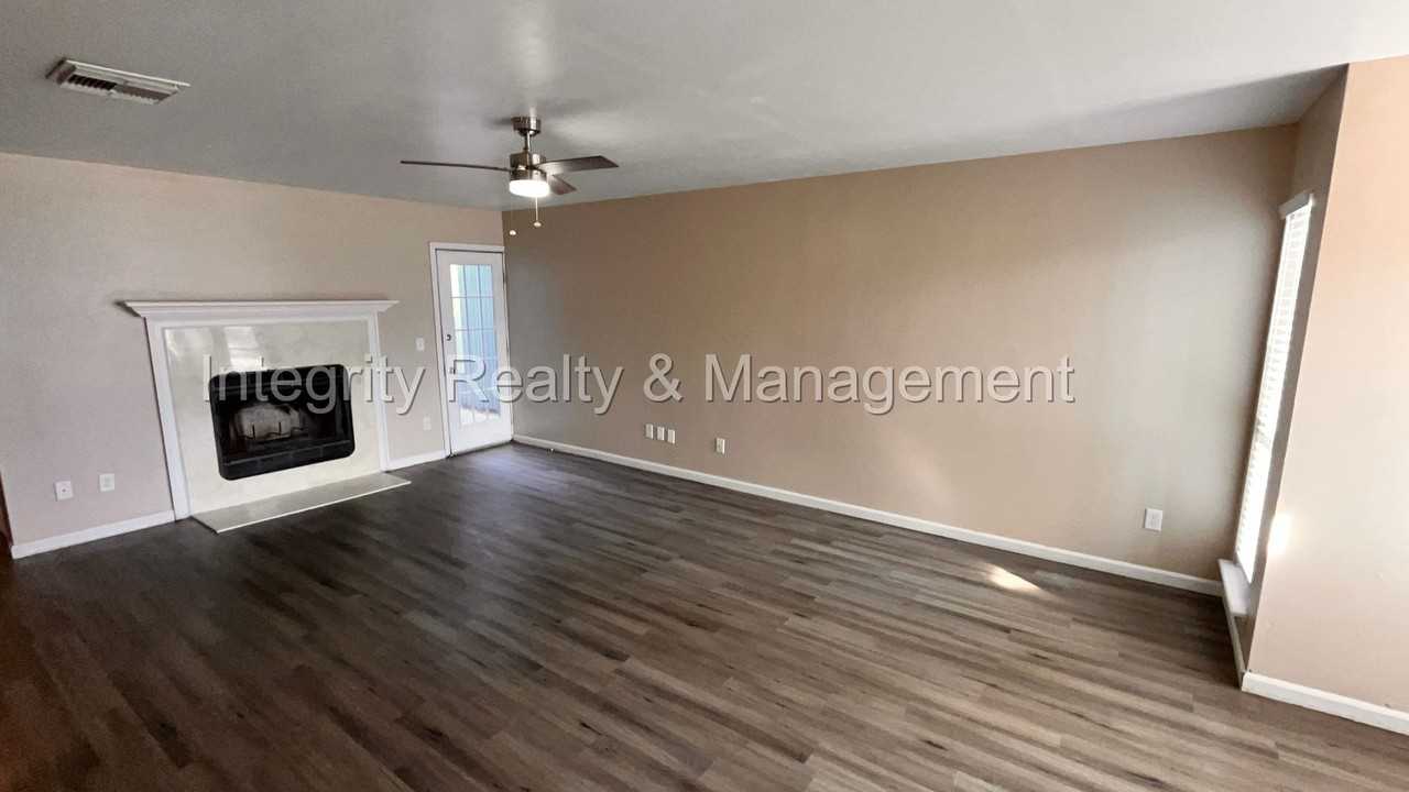 4077 Laurelwood Dr - Photo 5 of 20