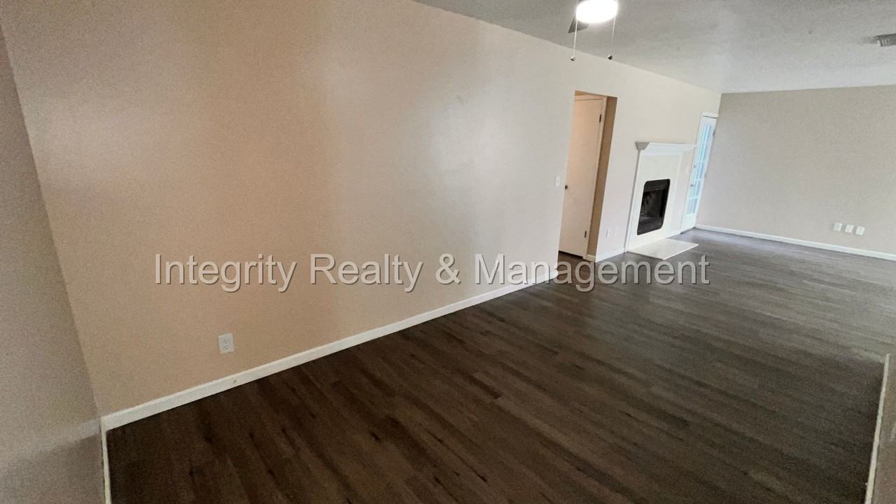 4077 Laurelwood Dr - Photo 6 of 20