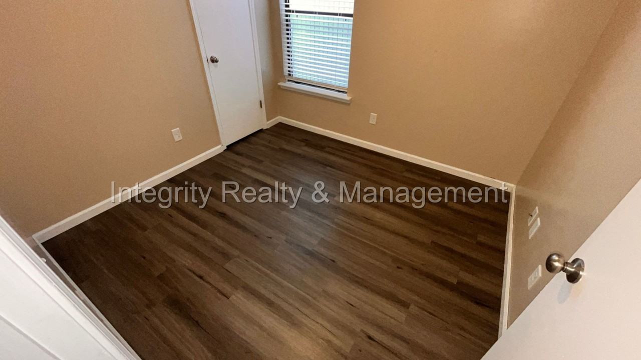 4077 Laurelwood Dr - Photo 7 of 20