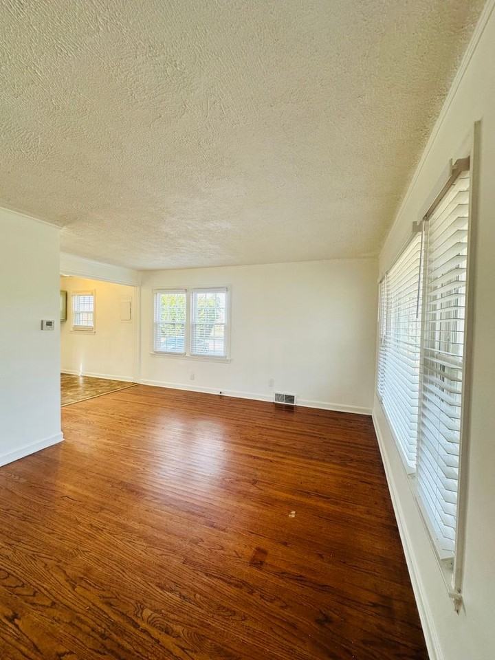 2902 Yorkshire Blvd - Photo 2 of 31