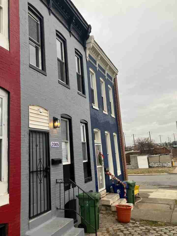 2005 E Hoffman St - Photo 2 of 3