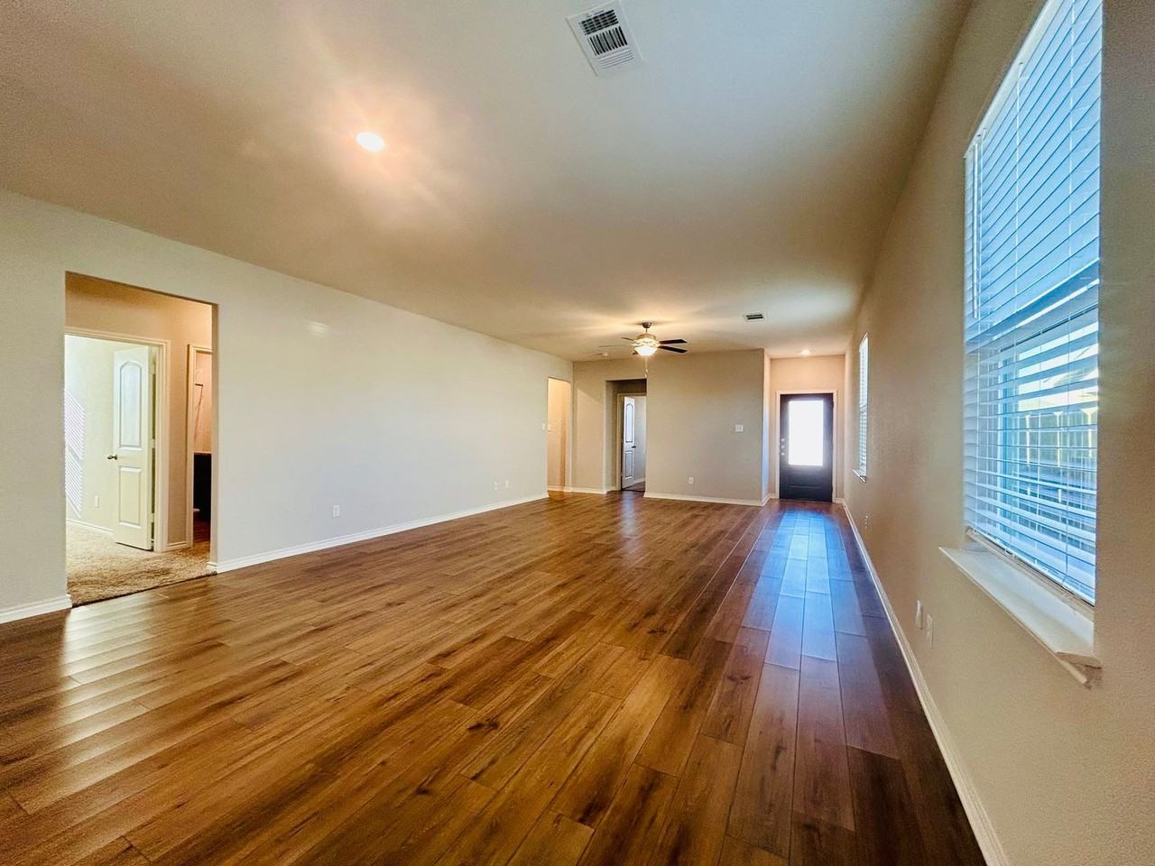 401 Liberty Meadows Dr - Photo 2 of 21