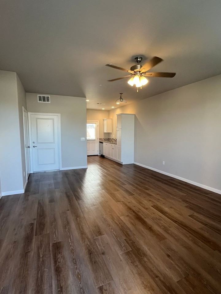 4311 - Photo 3 of 34