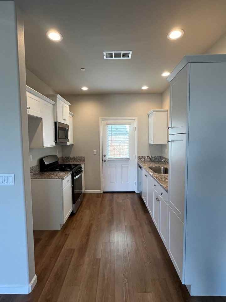 4311 - Photo 4 of 34