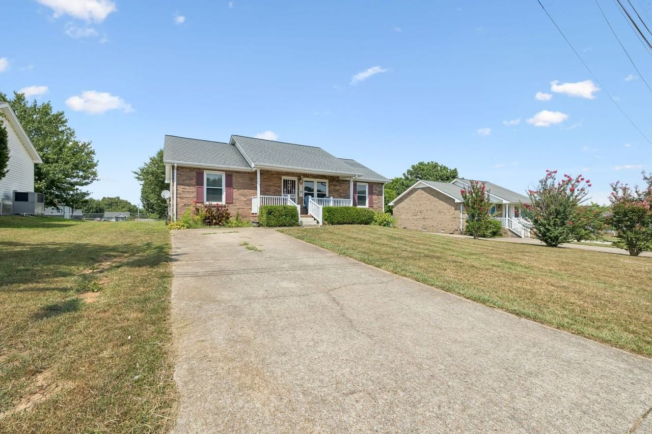 1073 Bobcat Dr - Photo 5 of 46