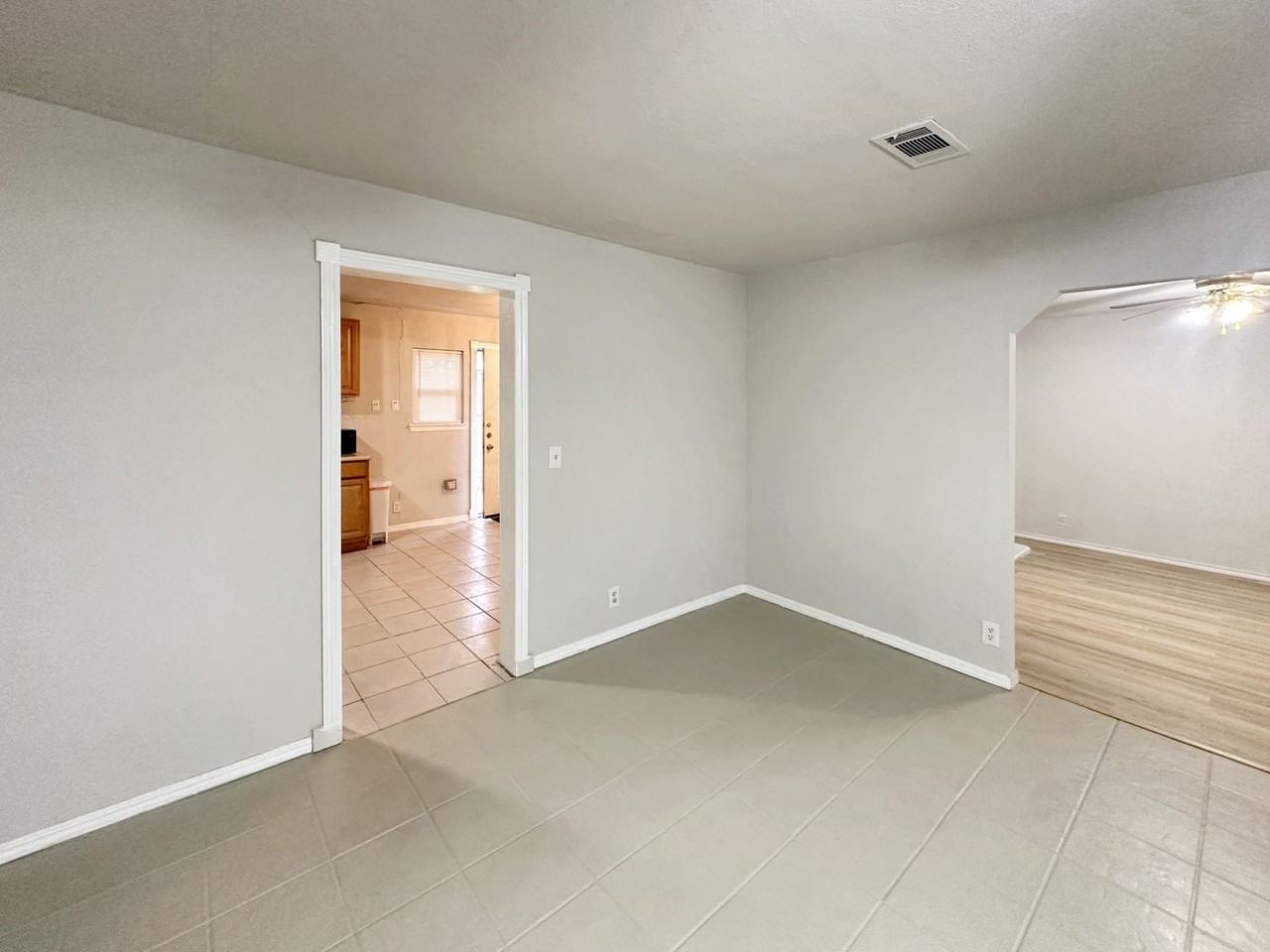 2409 Stonegate St - Photo 6 of 28