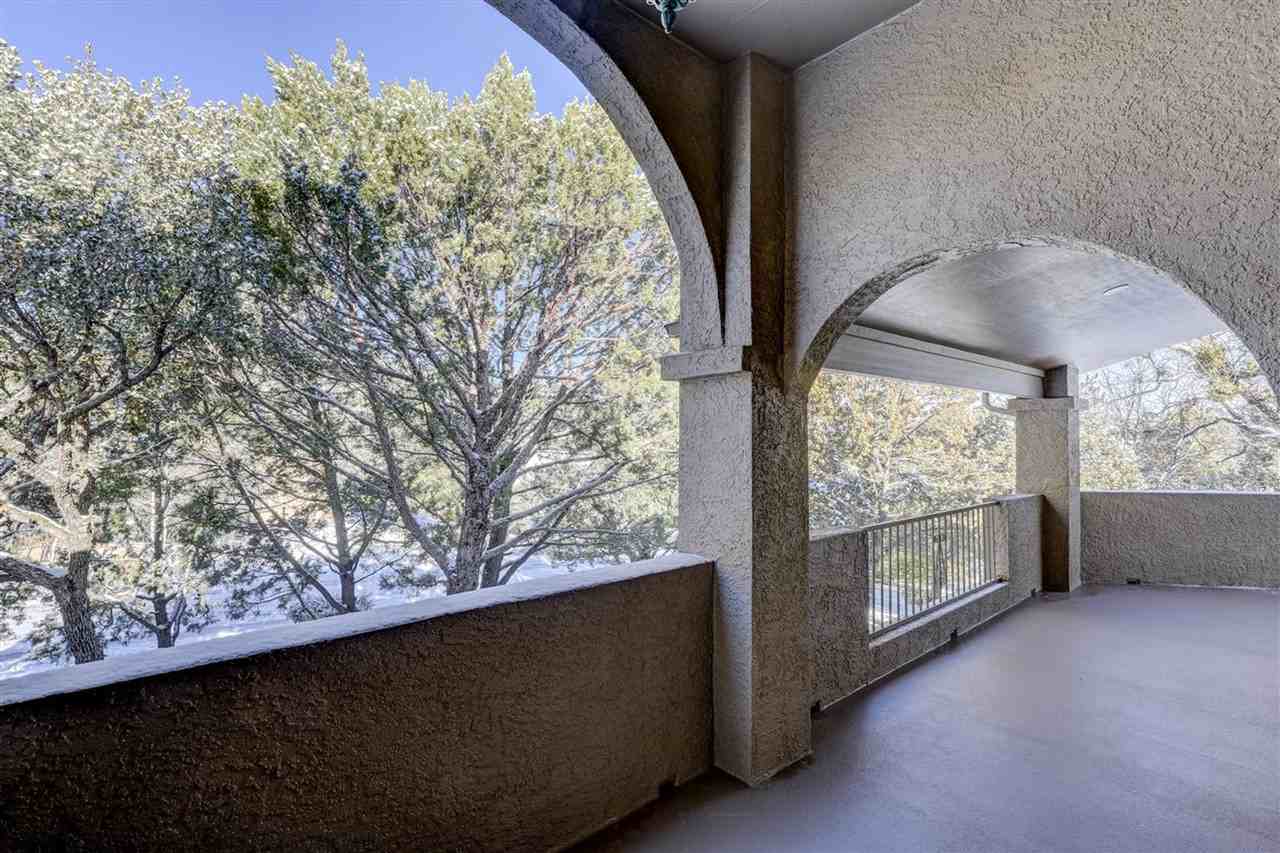 611 Heather Brook Cir - Photo 4 of 50