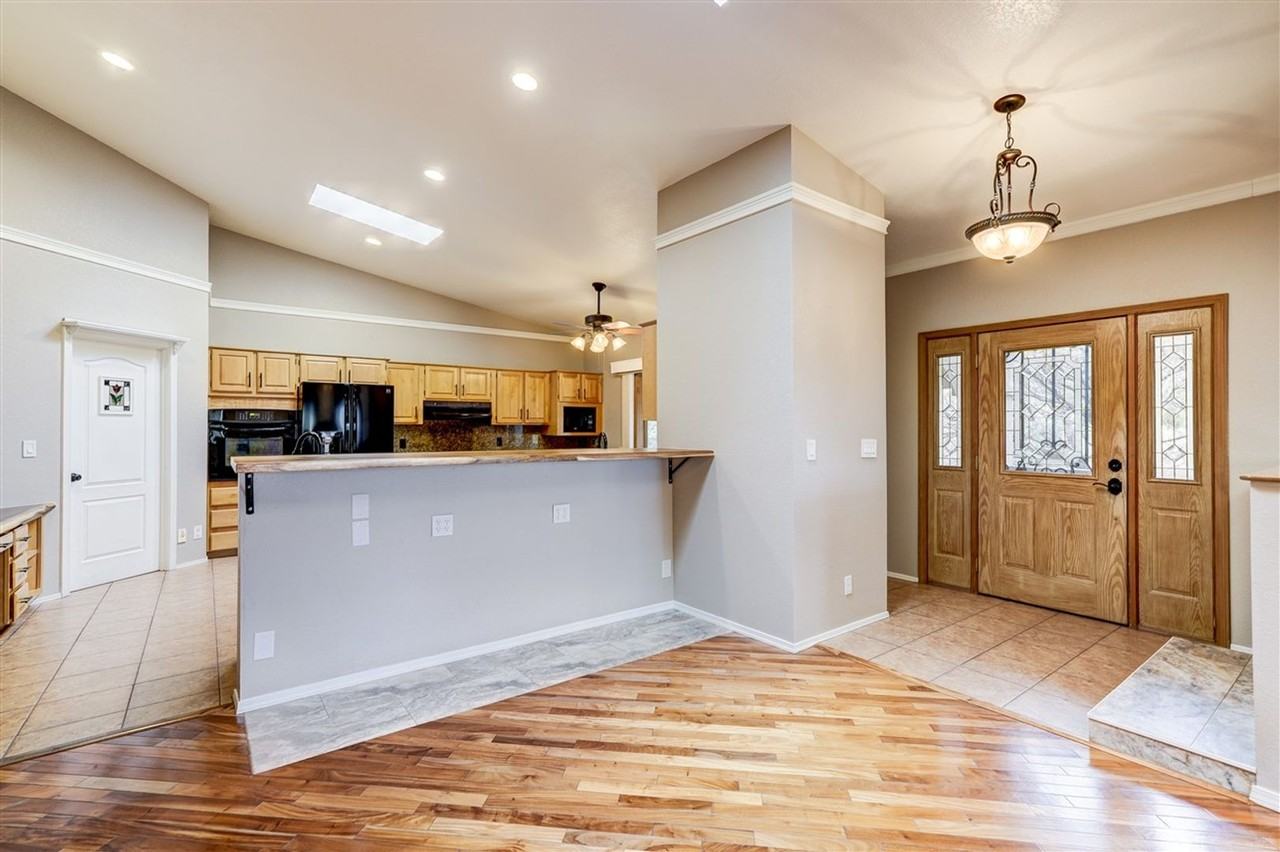 611 Heather Brook Cir - Photo 7 of 50