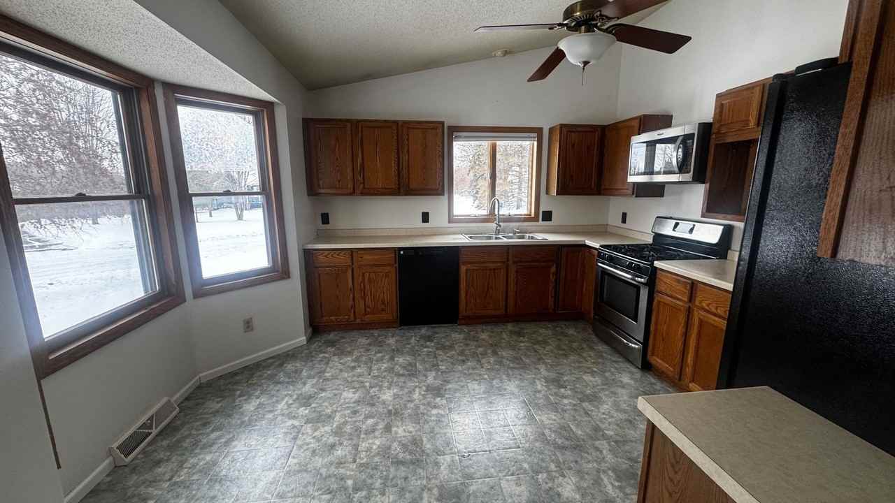 901 Martys Way - Photo 2 of 21