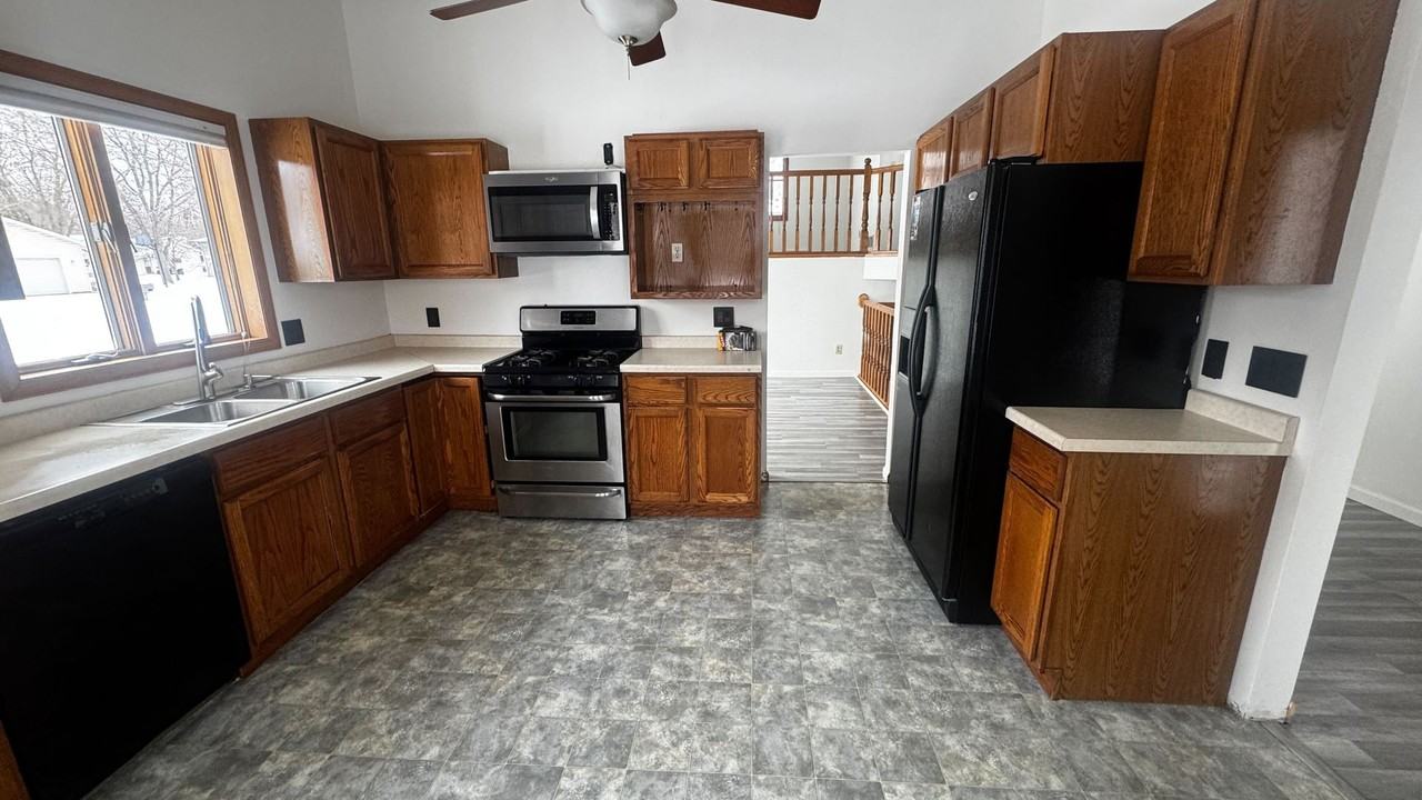 901 Martys Way - Photo 3 of 21