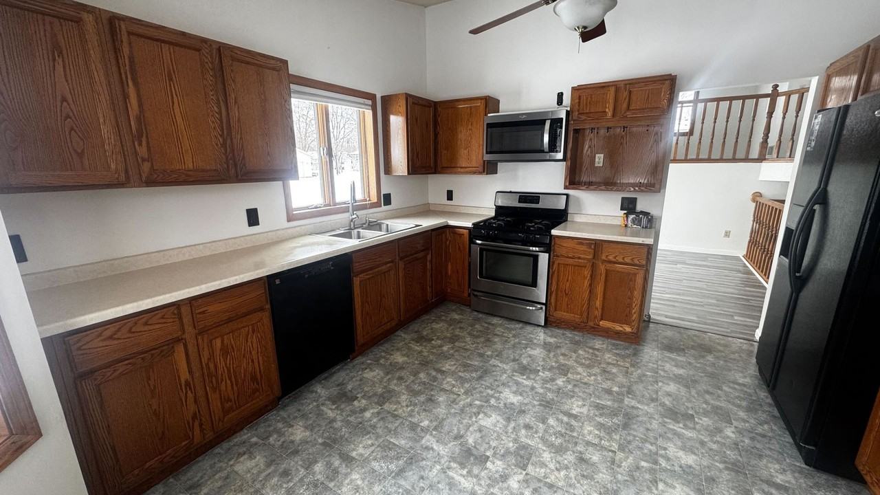 901 Martys Way - Photo 4 of 21