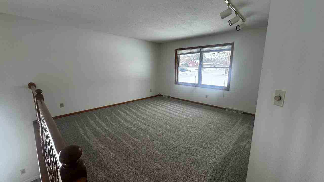 901 Martys Way - Photo 7 of 21