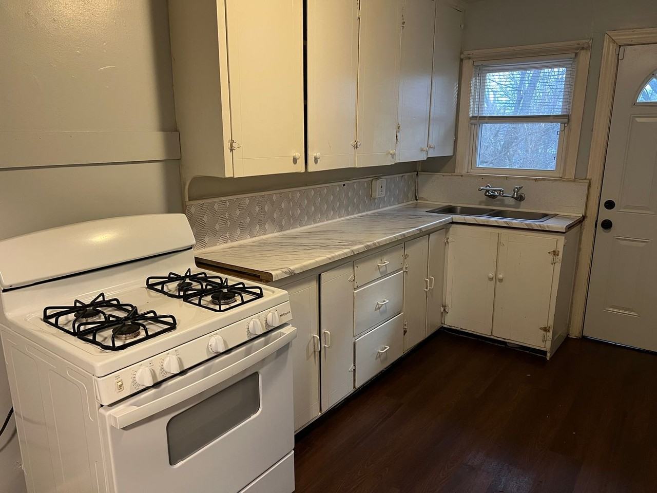 531 S Fort Ave - Photo 2 of 4