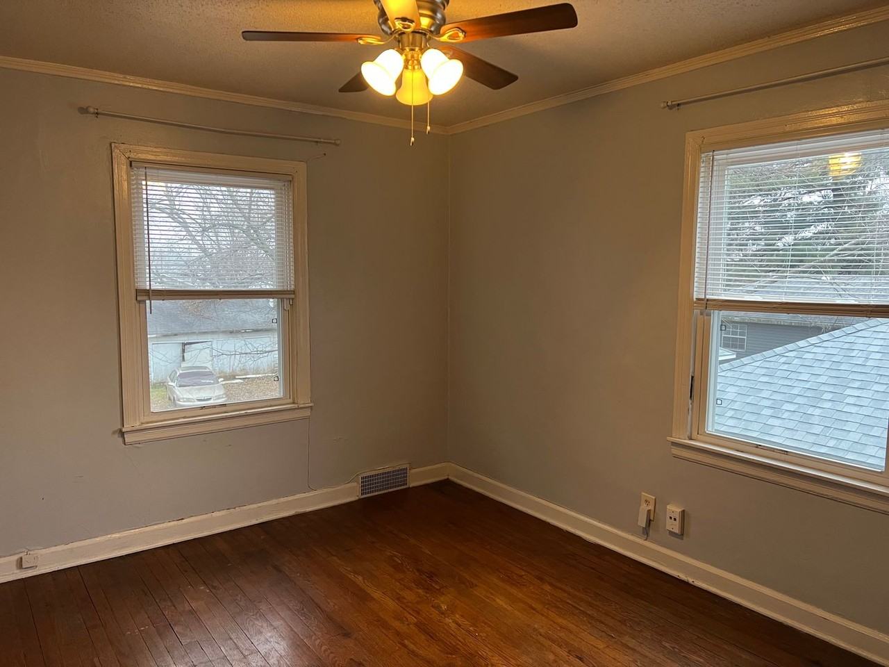 531 S Fort Ave - Photo 3 of 4