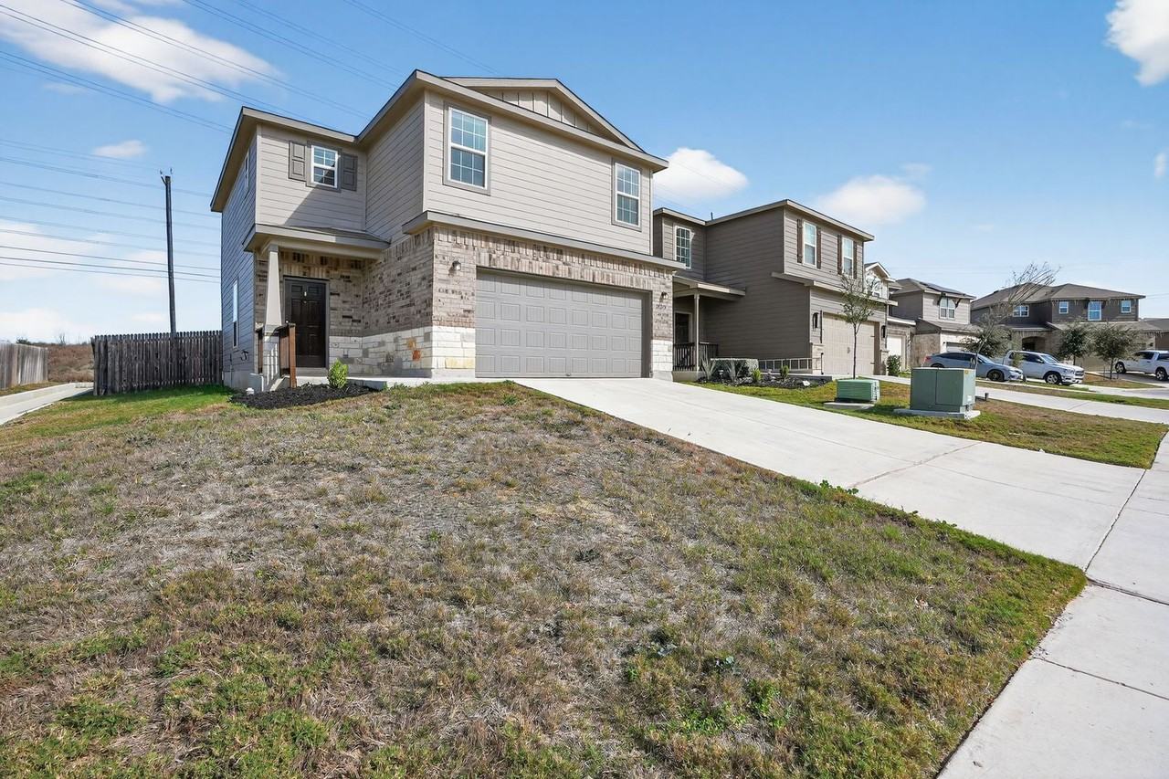 10215 Braunig - Photo 2 of 22