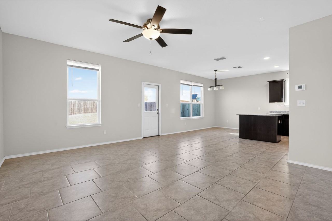 10215 Braunig - Photo 5 of 22