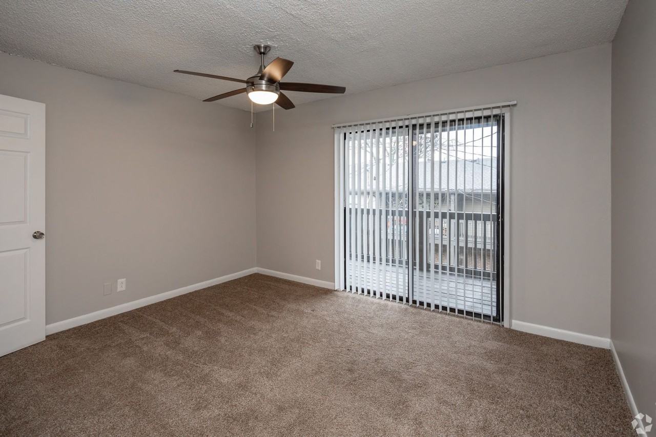 Amalie Meadows Apartments - Photo 4 of 12