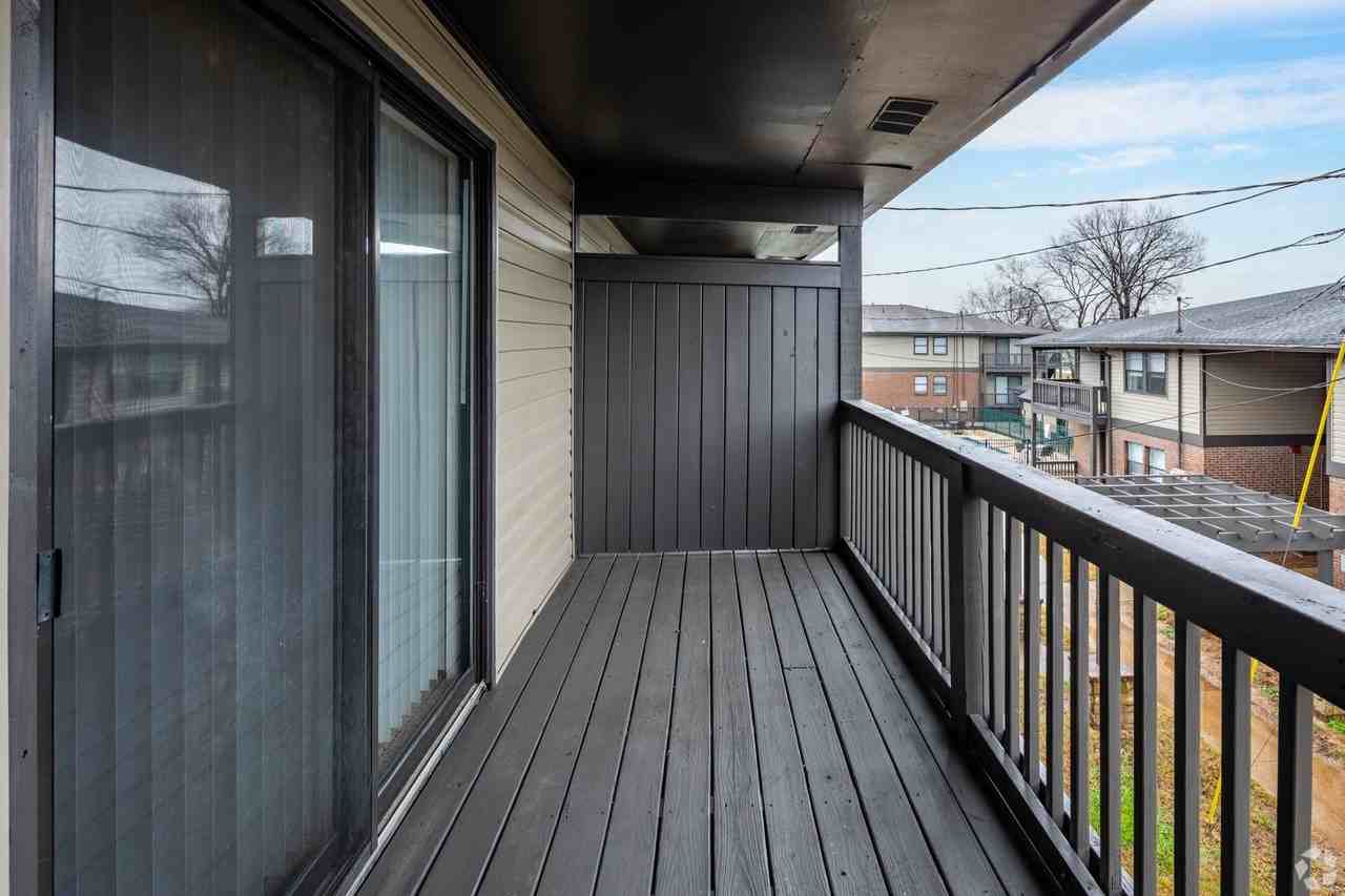 Amalie Meadows Apartments - Photo 6 of 12