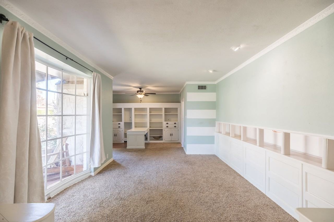 825 Milford St - Photo 5 of 44