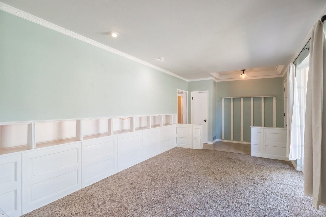 825 Milford St - Photo 7 of 44