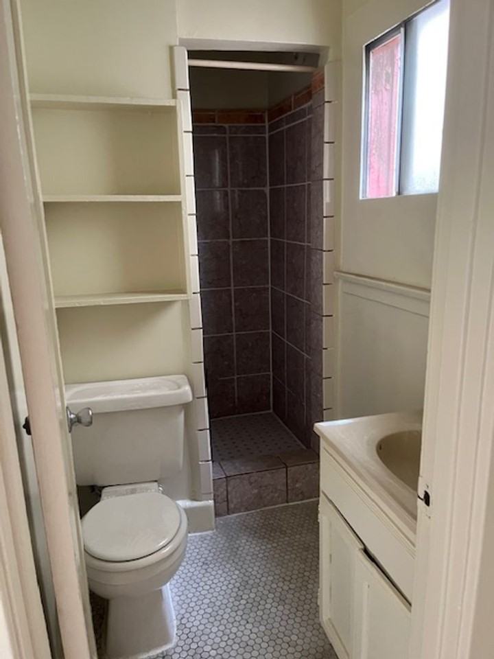 1614 N. Kenmore Avenue - Photo 5 of 24