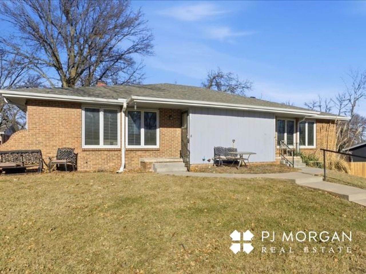 9524 Maple St - Photo 3 of 26