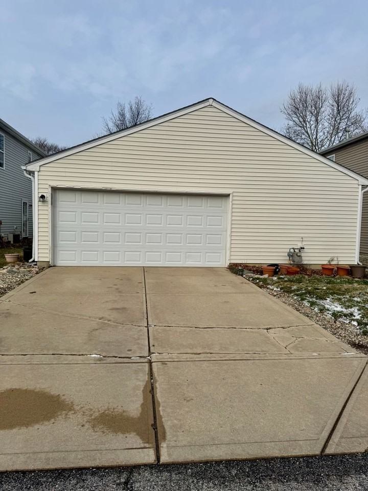 2783 Brewster Ln - Photo 2 of 34