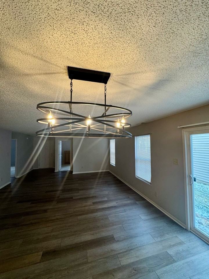 2783 Brewster Ln - Photo 5 of 34