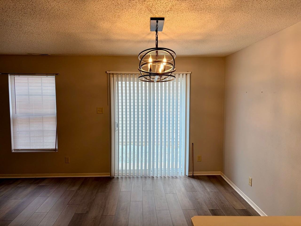 2783 Brewster Ln - Photo 7 of 34