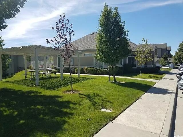 1693 Westbury Way #B - Photo 2 of 4