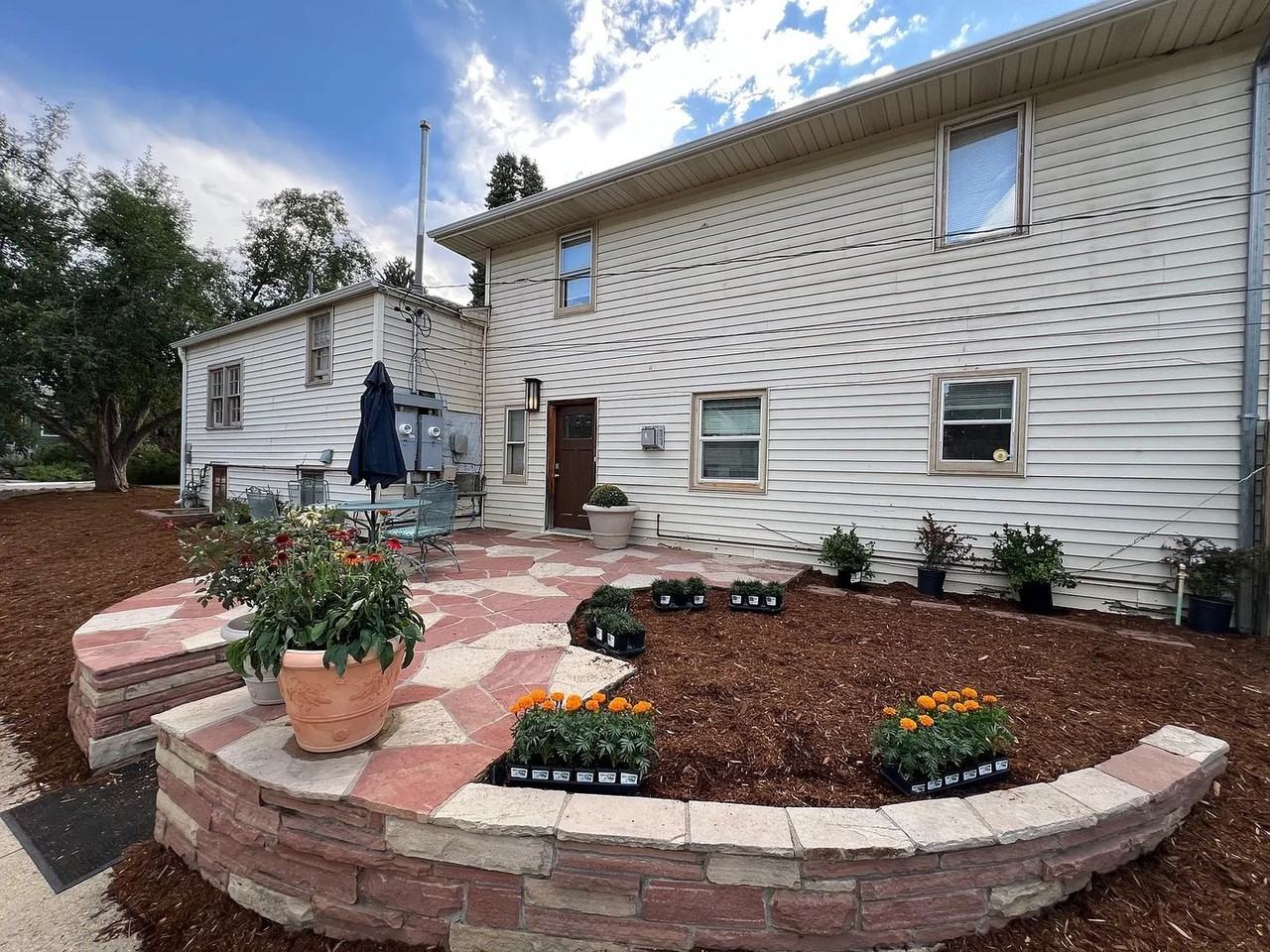 2043 Columbine Ave - Photo 2 of 50