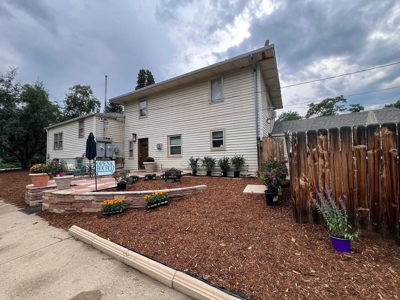 2043 Columbine Ave - Photo 5 of 50