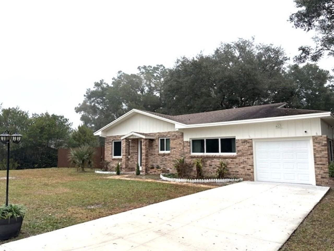 2455 Princeton Rd - Photo 2 of 24