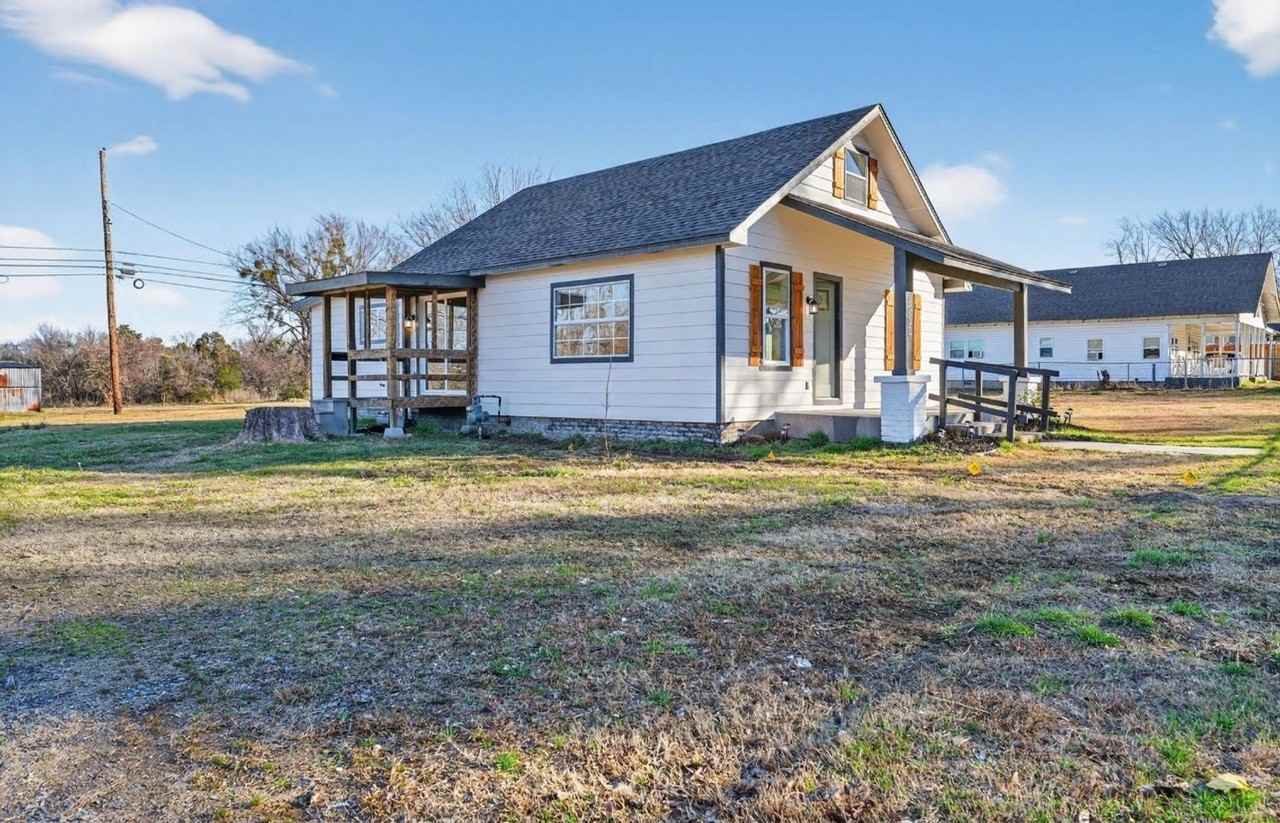 4822 Denison St - Photo 2 of 20