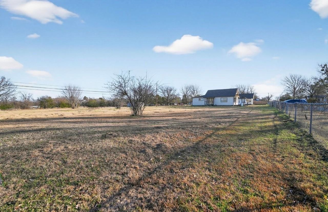 4822 Denison St - Photo 4 of 20