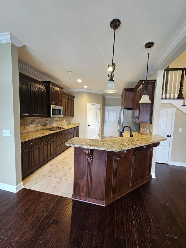 316 Central Park Cir - Photo 4 of 8