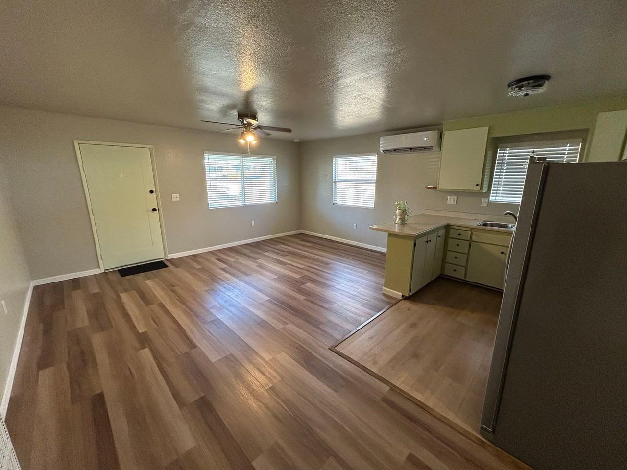 1805 Diamond St - Photo 5 of 9