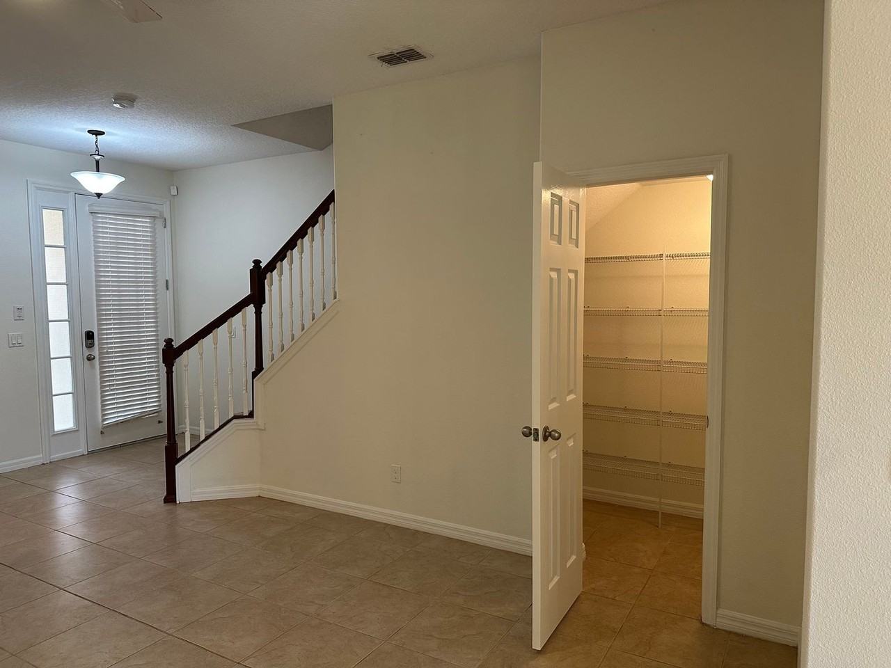 1036 Laurel Ridge Ln - Photo 4 of 21