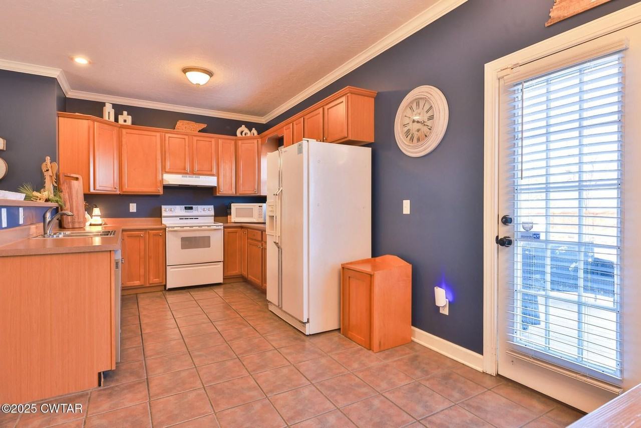 128 Dogwood Ln - Photo 3 of 15