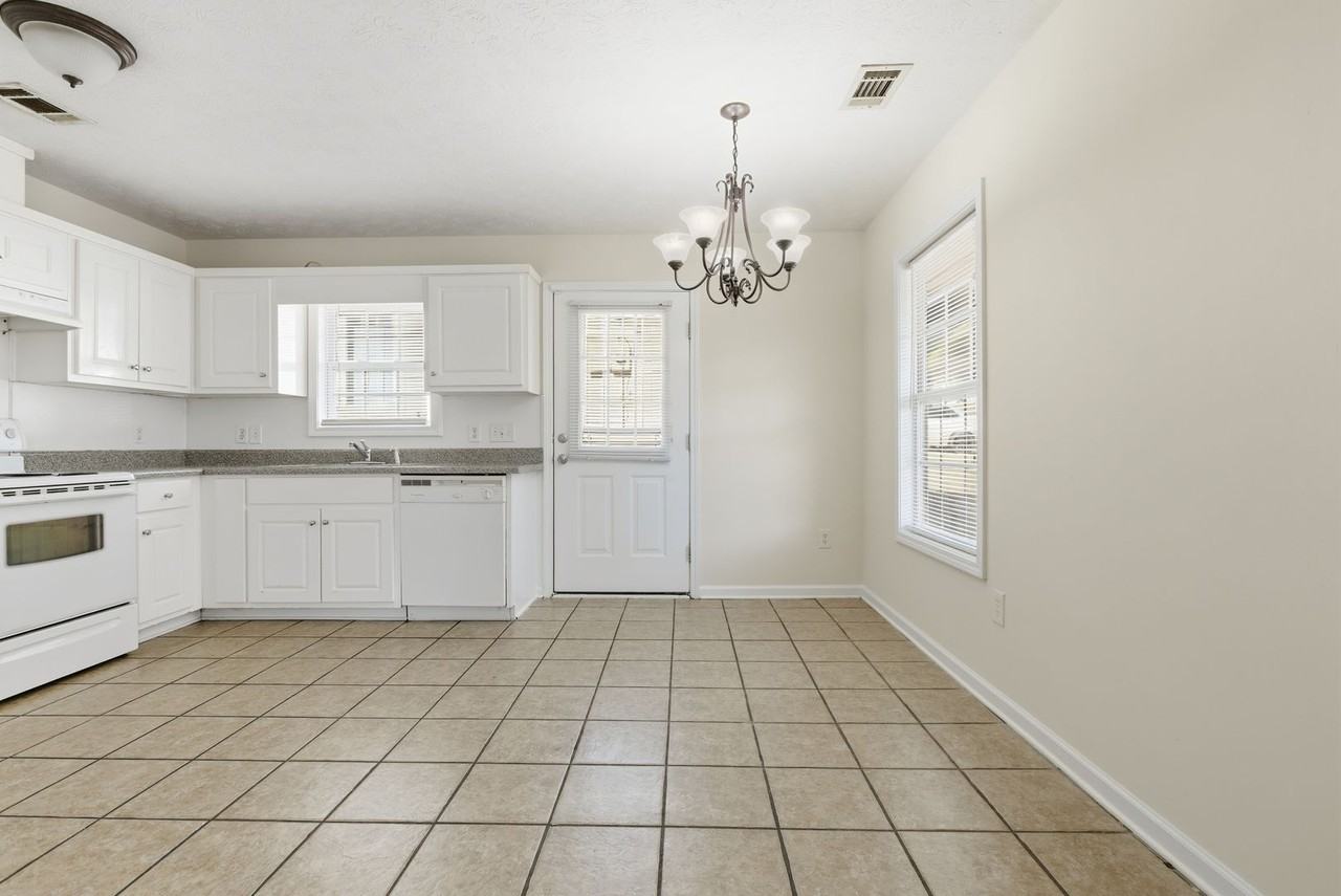 701 Pine Hill Ct - Photo 3 of 12