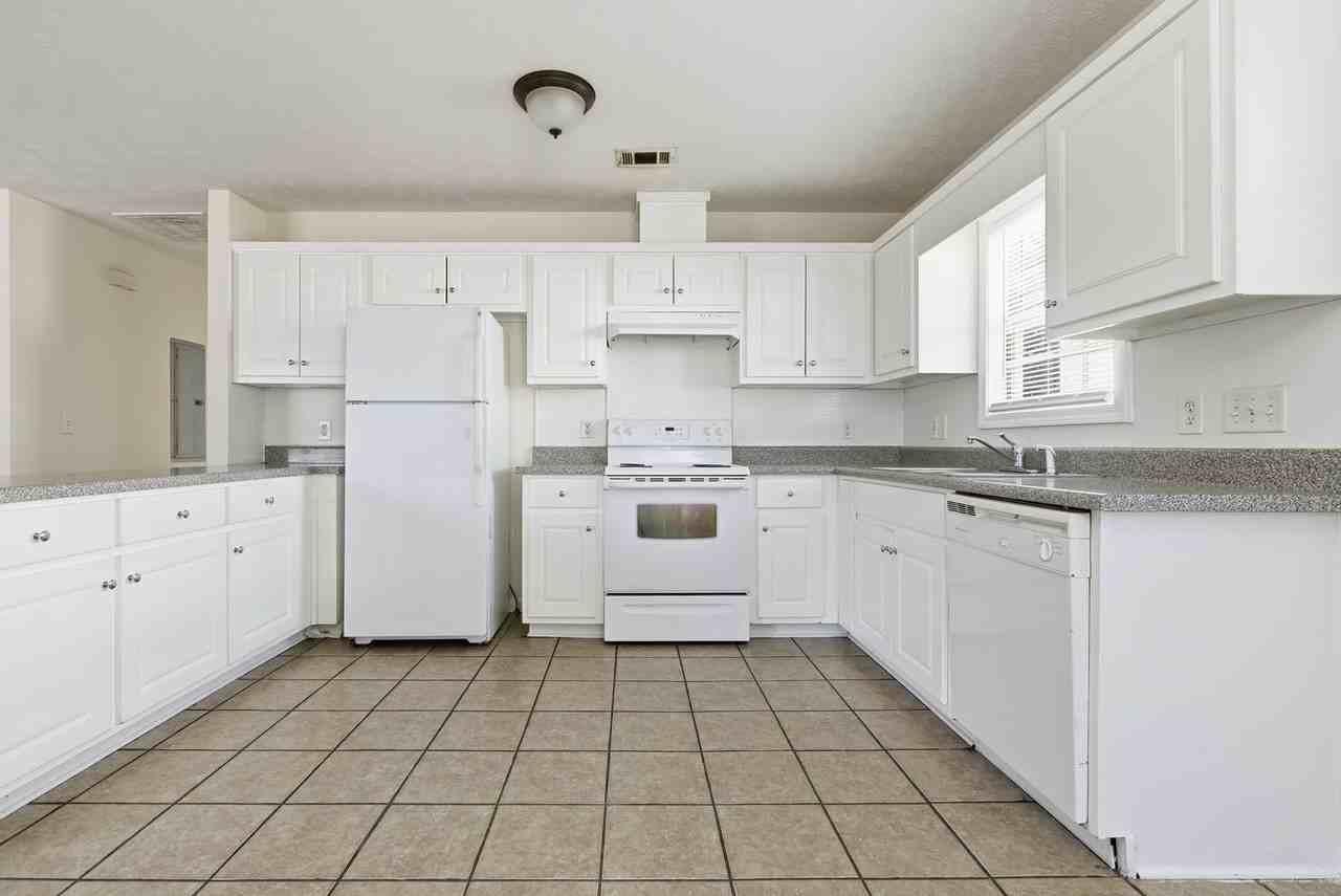 701 Pine Hill Ct - Photo 4 of 12