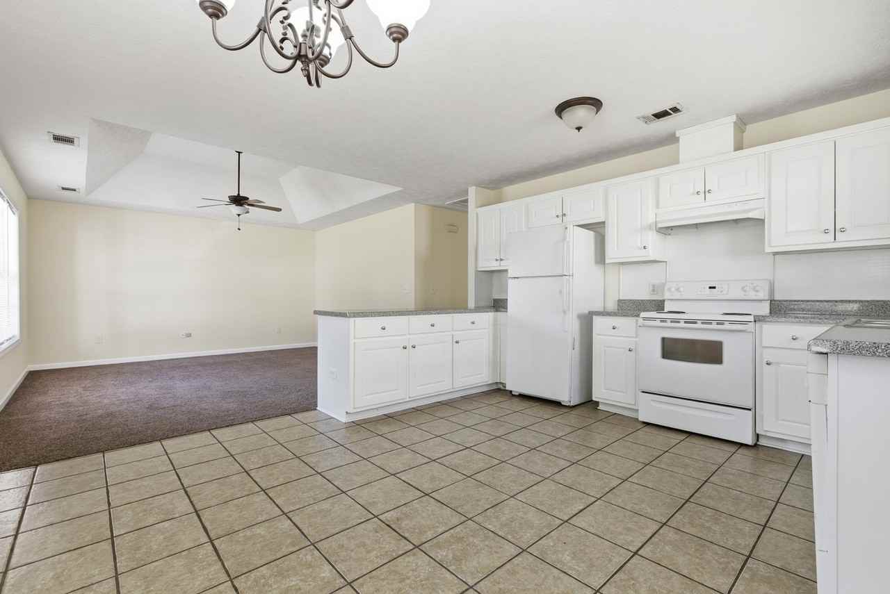 701 Pine Hill Ct - Photo 5 of 12