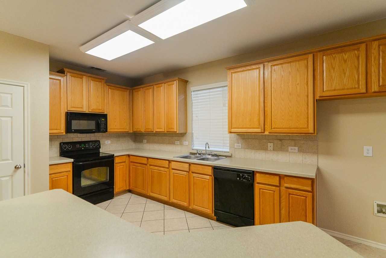 503 Chestnut Trl - Photo 3 of 32