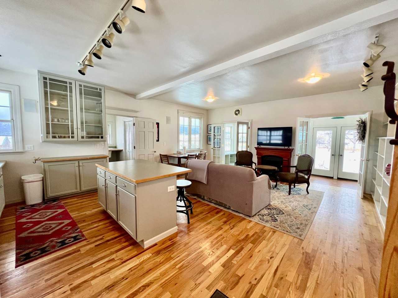 884 County Road 327 - Photo 2 of 25