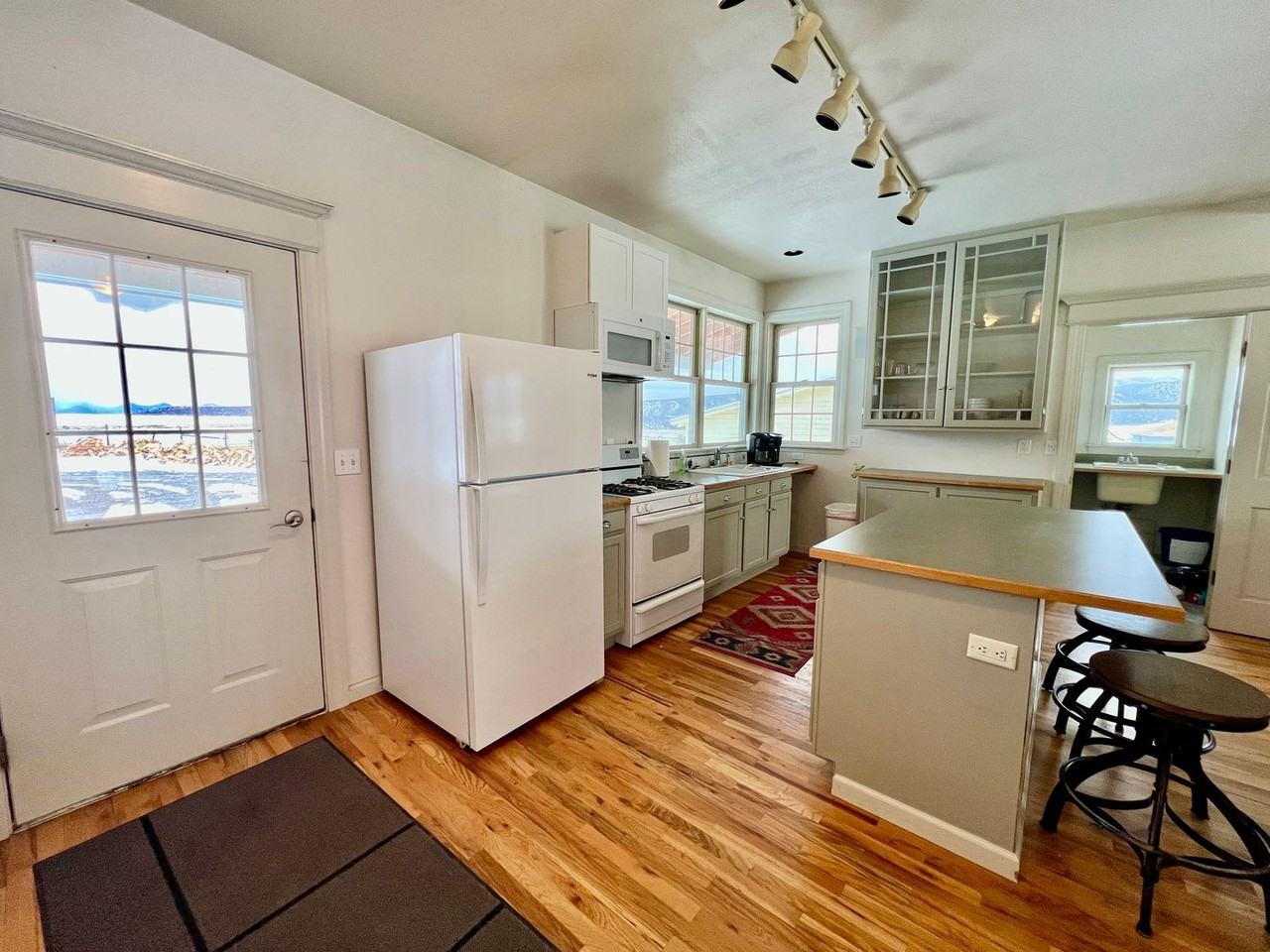 884 County Road 327 - Photo 3 of 25