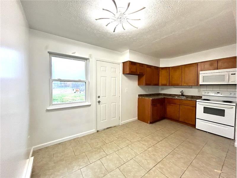 201 Burton Dr #47 - Photo 4 of 7